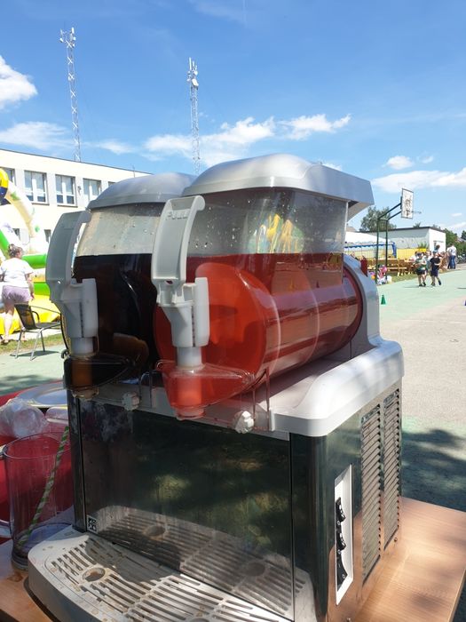 Dmuchańce, zjeżdżalnie, kule wodne, tory przeszkód