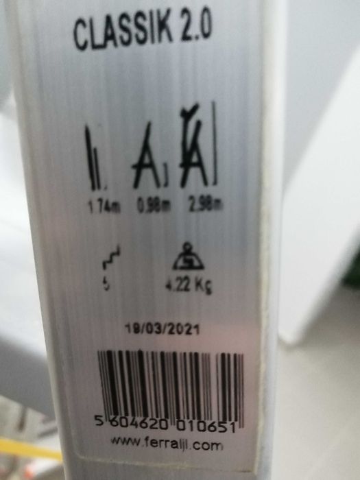 Escadote multiusos em alumínio praticamente Novo!*