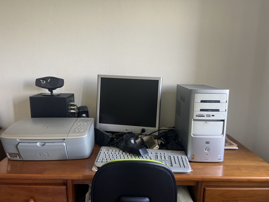 Desktop Computer and Sound System457722470691645441