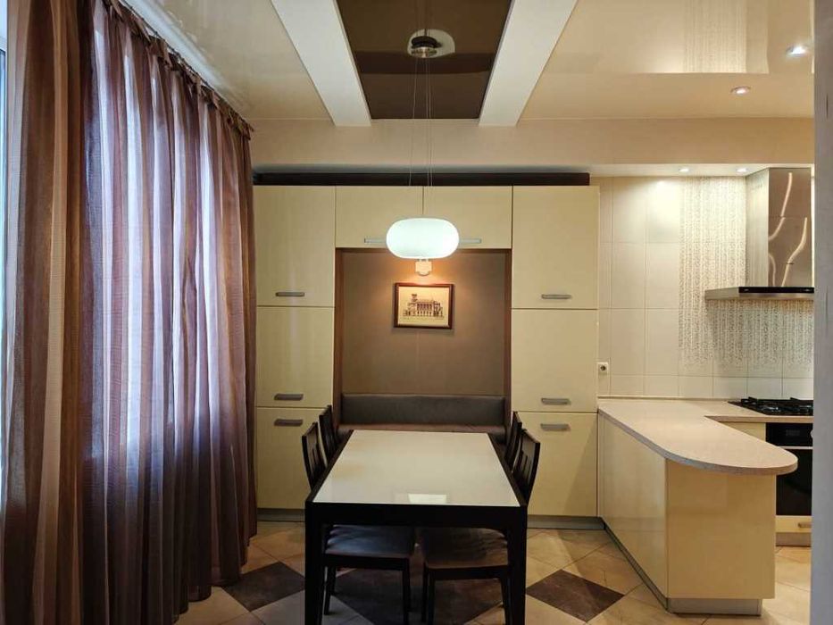 Продаж 3 кім. квартири. 92м2 стеля3м. Індив. опл. Новобуд. Поділ№17239