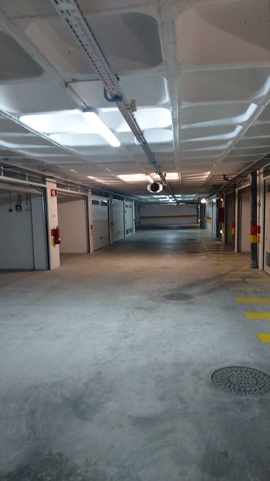 Arrenda-se garagem