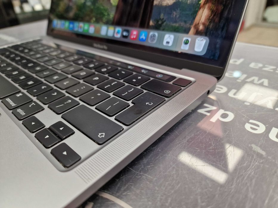 Macbook PRO 13 2020/ M1/ 16GB/ 256GB/ 1062 cykle (81% kond