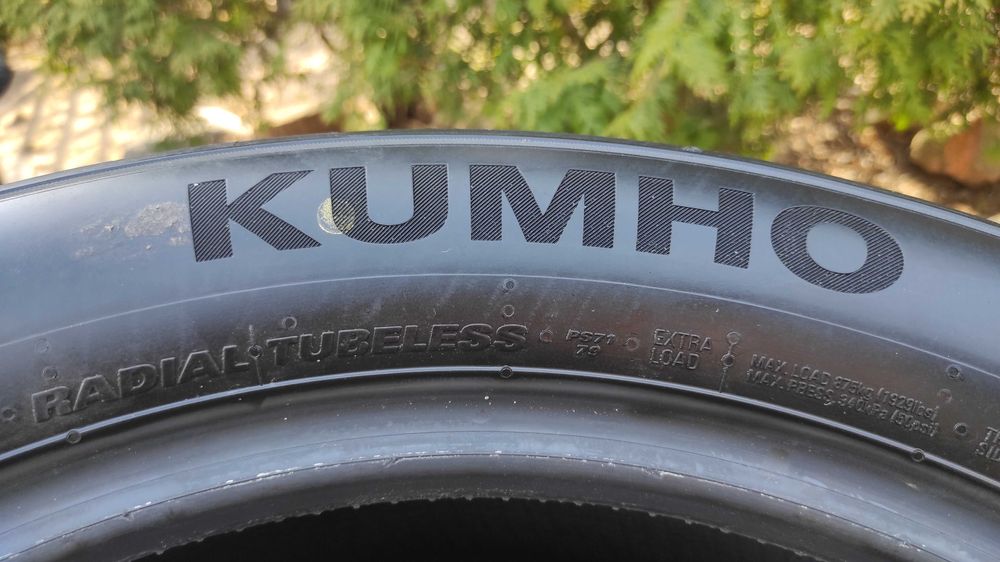 Sprzedam opony KUMHO 235/50 R19 103V