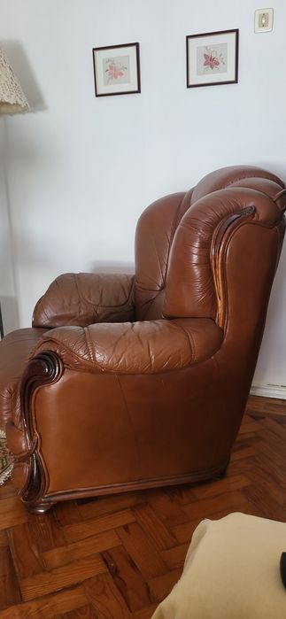 Sofá de pele castanho