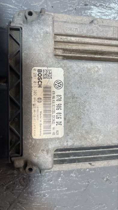Блок керування двигуном VW Touareg 2.5tdi 2002-2010