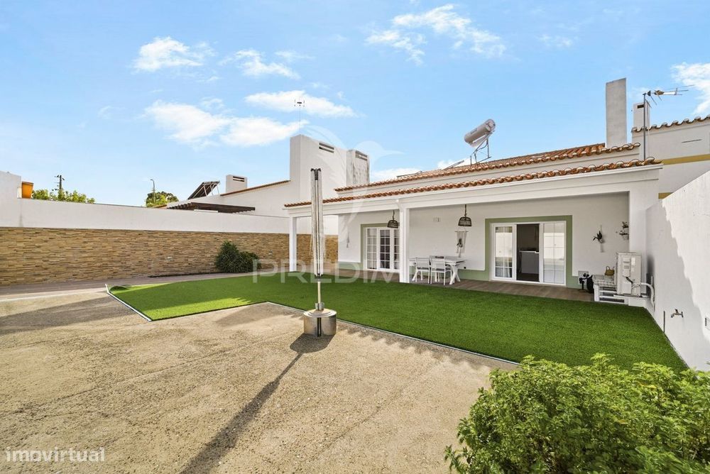 Moradia T3 com espaço exterior em Entradas, concelho de Castro Verde.