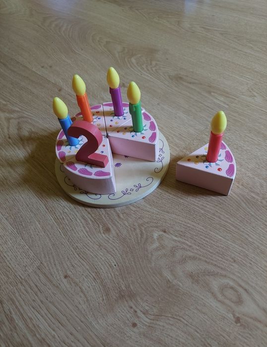 Drewniany tort do zabawy