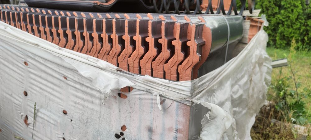 Dachówka ceramiczna-Rubin 9V, Łupek błyszczący