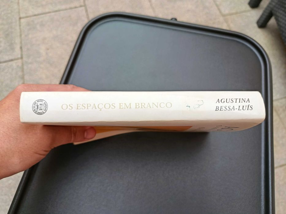Livro "Os Espaços em Branco", de Agustina Bessa-Luís