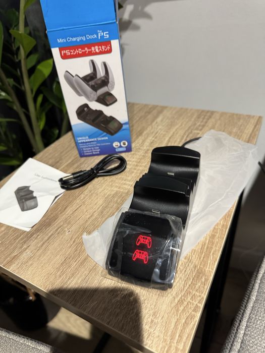 stacja dokująca do ładowania kontrolerów DualSense do konsoli PS5