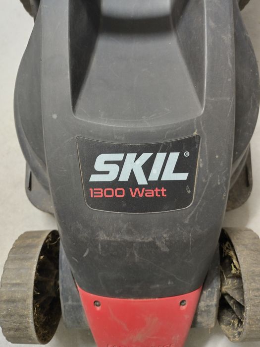 Corta relvas eléctrico