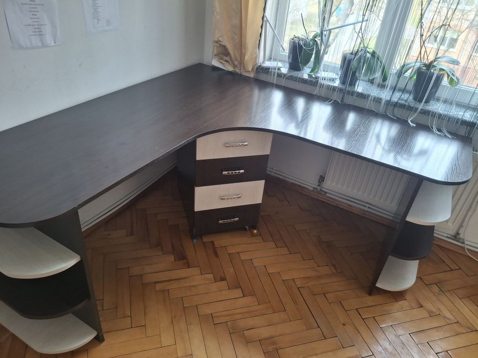 Стіл для навчання на двох дітей