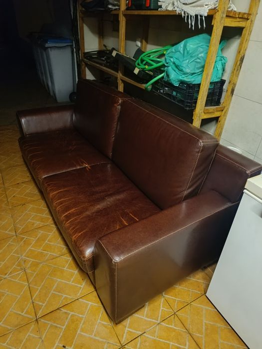 Sofa em pele - usado