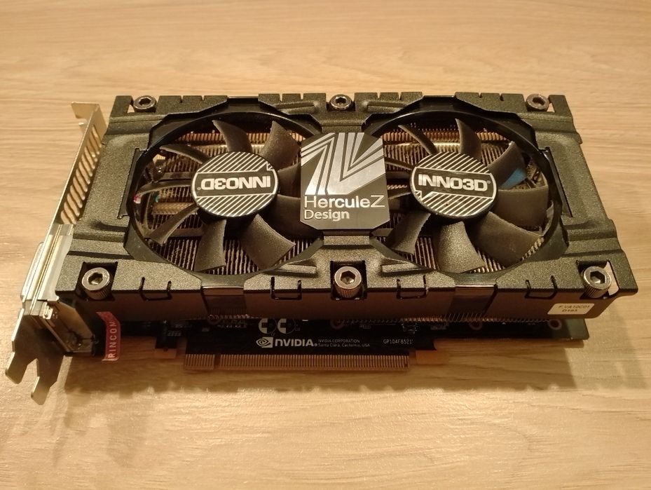 Відеокарта, блок живлення та корпус все разом