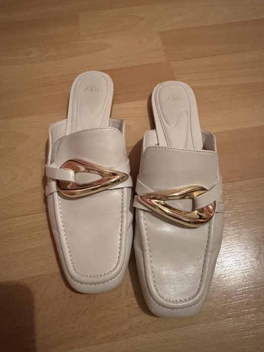 Sprzedam damskie klapki w kolorze ecru, r.39