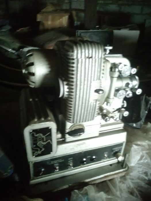Projektor kinowy 1955 r produkcji