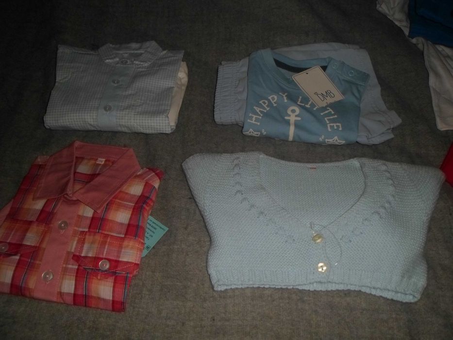 lote de roupa nova com etiqueta para bebe