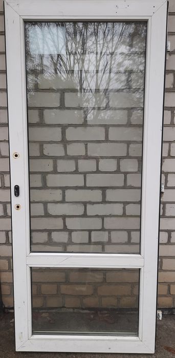 Дверь пластиковая (без коробки)