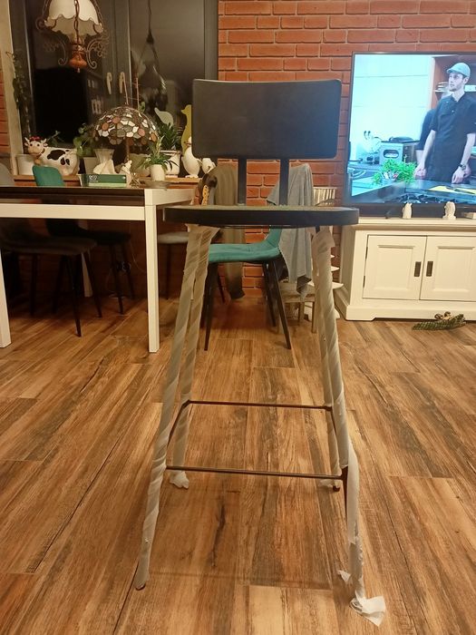 Hokery barowe z litego drewna