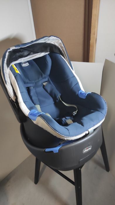Trio Stroller Set: Carrycot, Car Seat, and Pram