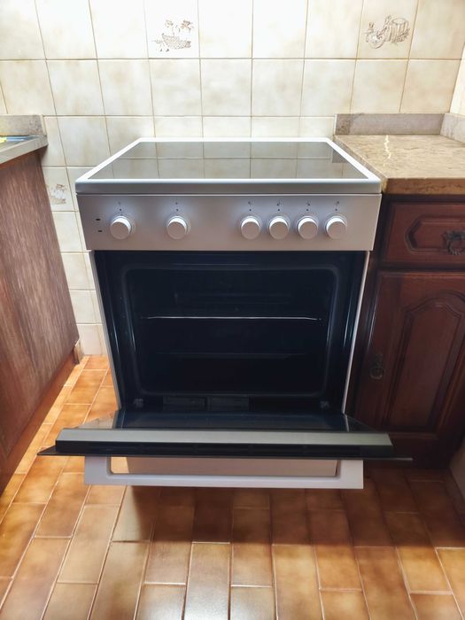 Fogão de cozinha vitrocerâmico Beko - excelente estado