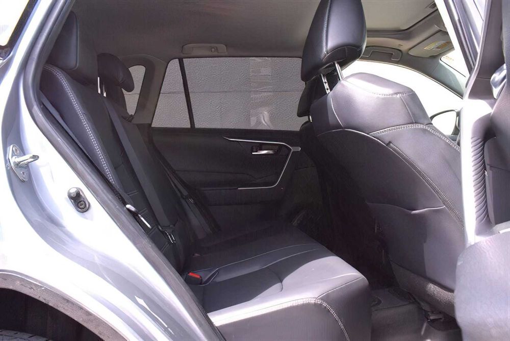 Toyota RAV4 XLE Premium      2024
