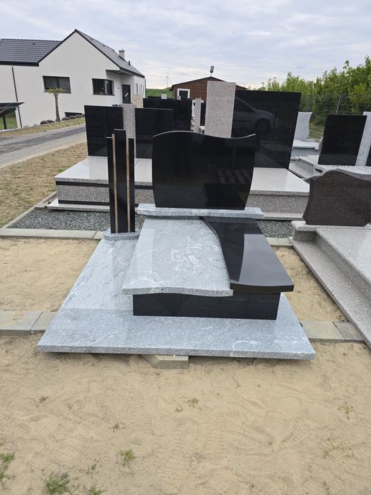 Pomnik nagrobek granitowy