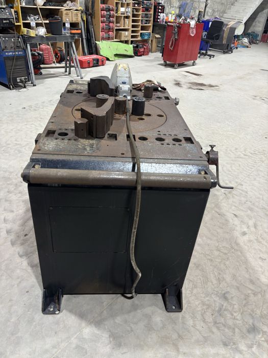 Maquina de dobrar / moladar ferro