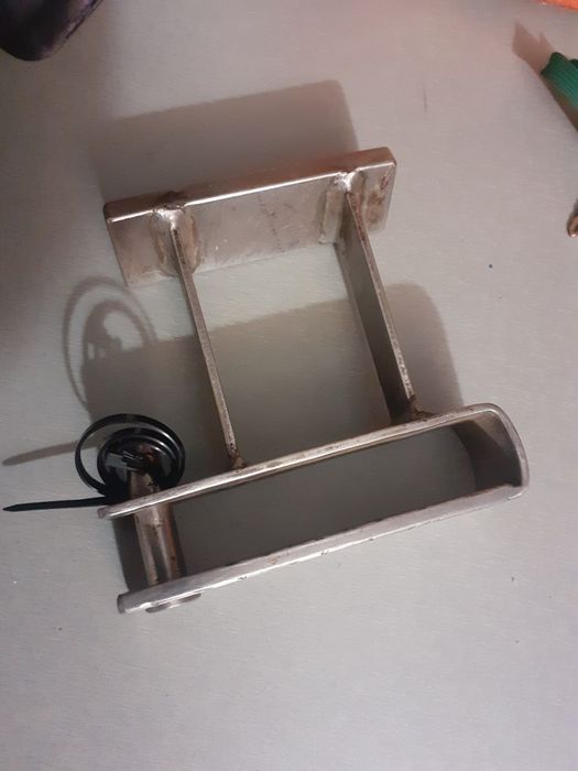 Tranca para pedais de carro feita em aço inoxidável.  Nao enferruja.