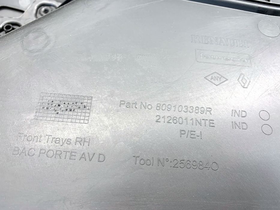 BOCZEK DRZWI PRAWY PRZÓD DACIA DUSTER SUV TAPICERKA
