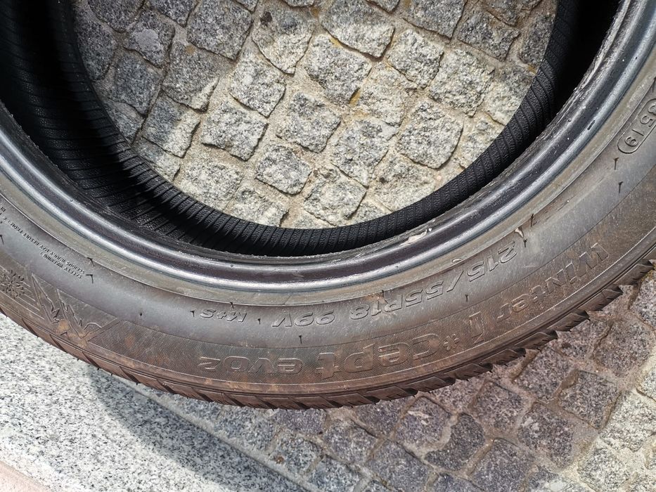 Pneu 215/55R18 99V