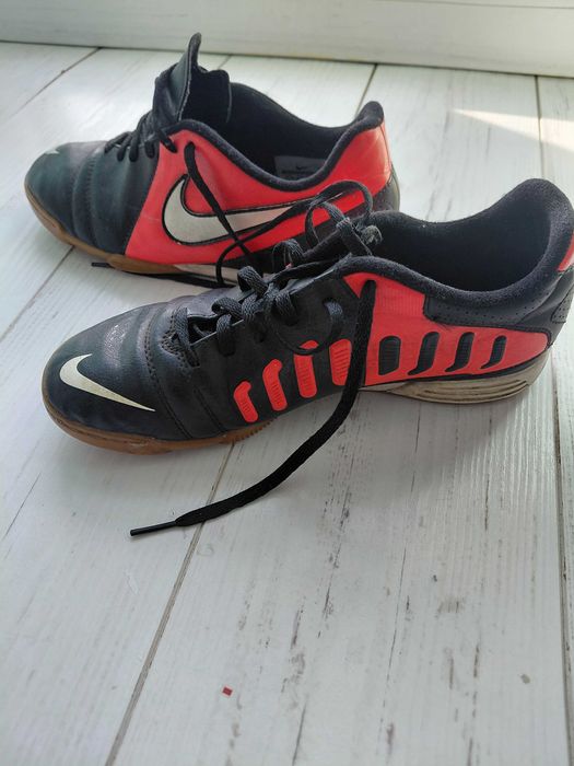 Buty sportowe halówki 40