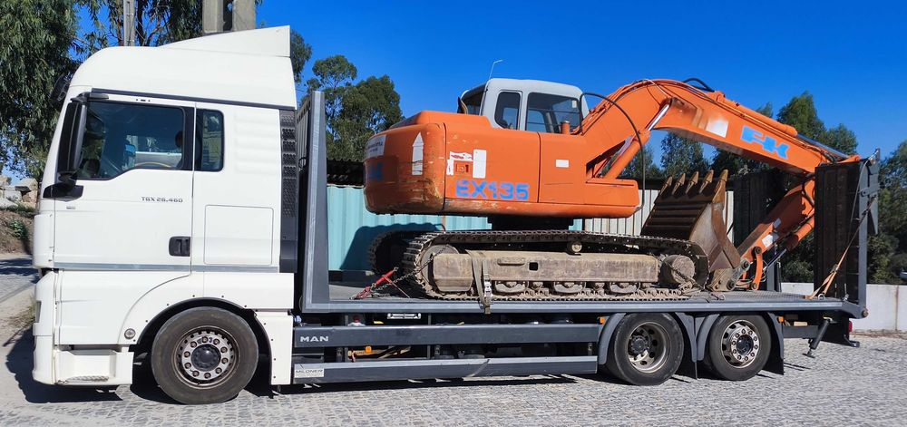 Transporte de máquinas até 17 ton em camião curto de 3 eixos