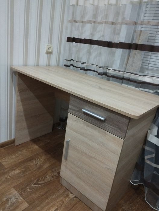 Письменный стол с тумбочкой