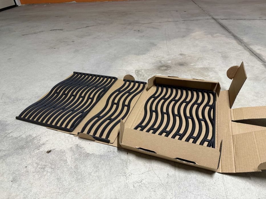 Três grades de cozinha de ferro fundido Napoleon Rogue 525 (S83017)