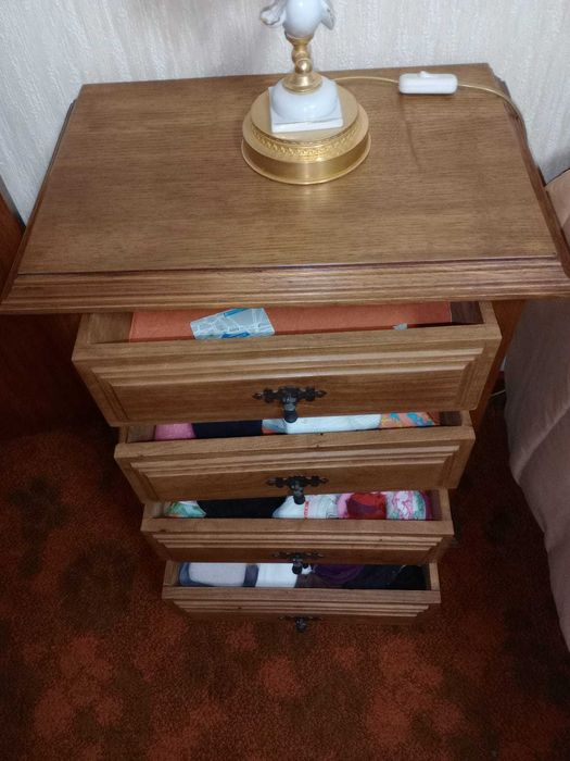 Quarto Completo: Cama Solteiro, Mesa Cabeceira, Cadeira e Escrivaninha