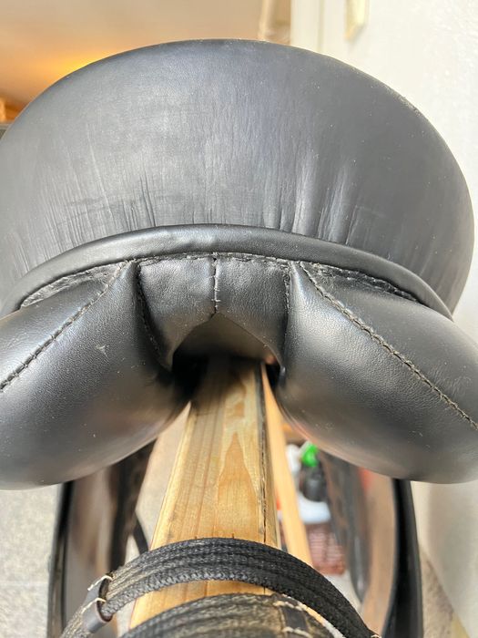 Sela de Dressage Otto Schumacher Profi Comfort, tamanho 34, como nova!