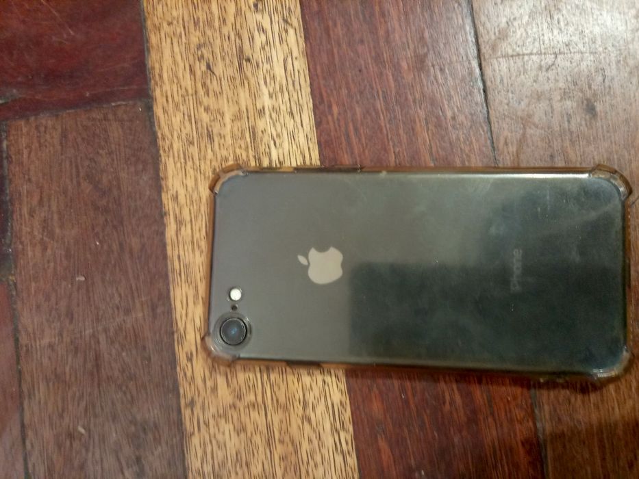 Продам айфон 8 .