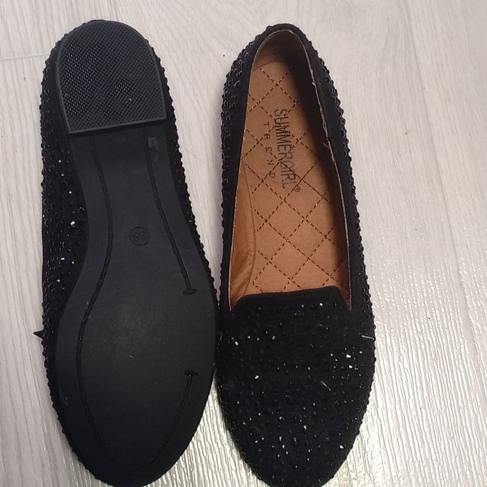 Чорні туфлі з шипами