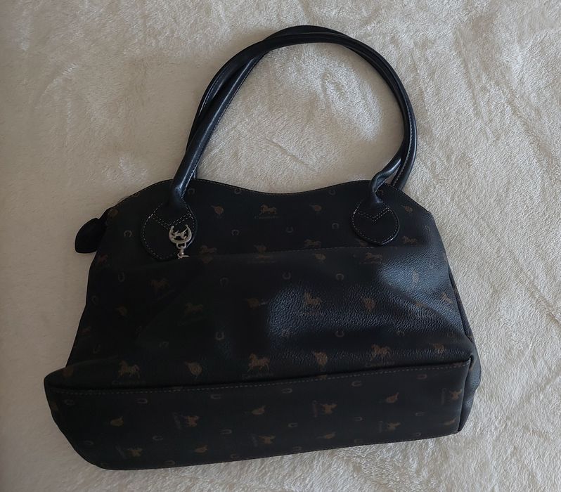 Mala preta da marca Cavalinho