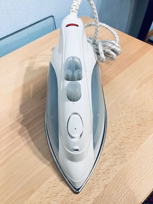 Утюг Clatronic DB2804