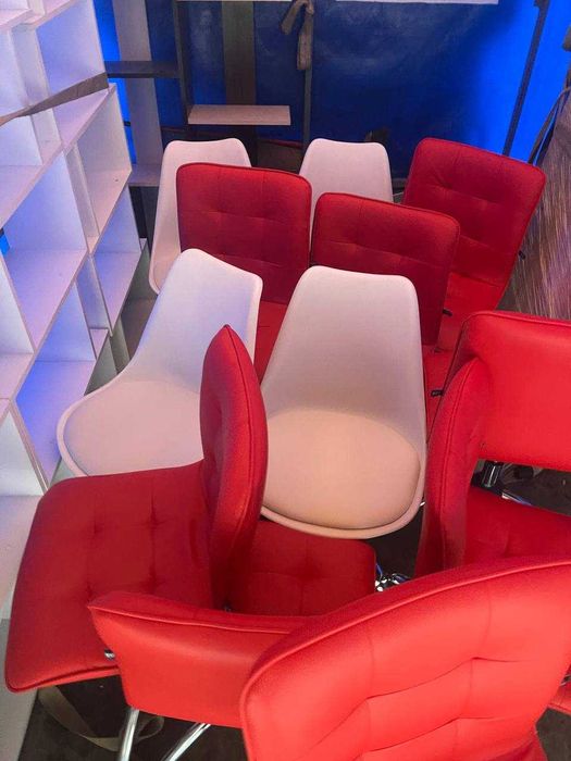 столи стільці шафи в кількості готовий офіс