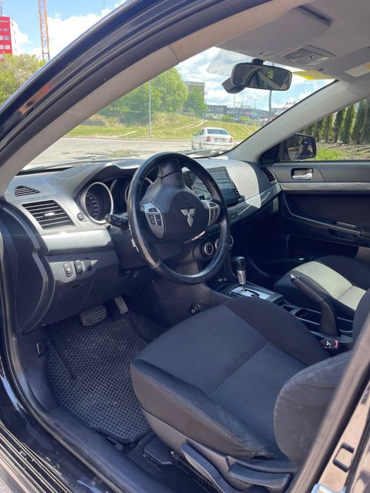 Mitsubishi lancer