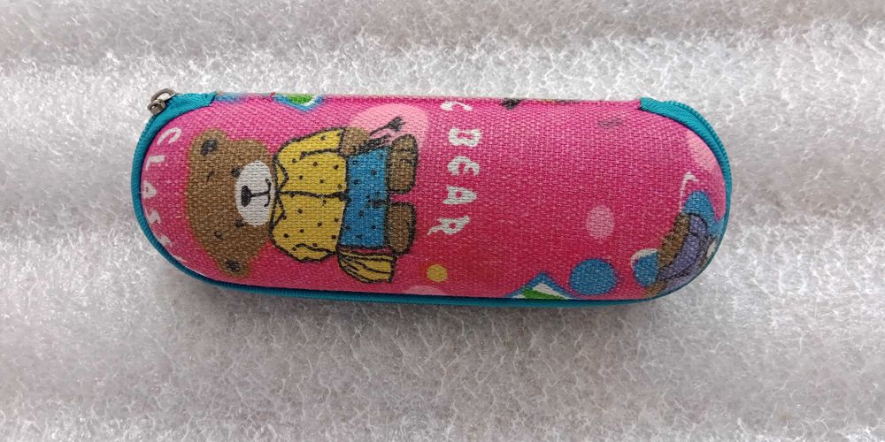 Очки для девочки с чехлом +1 в отличном состоянии