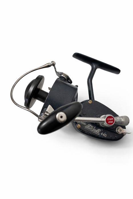 Carreto de pesca vintage Mitchell 440 – clássico francês