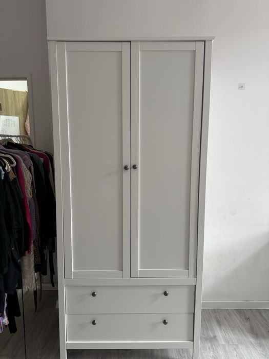 Szafa biala pojemna, biurko