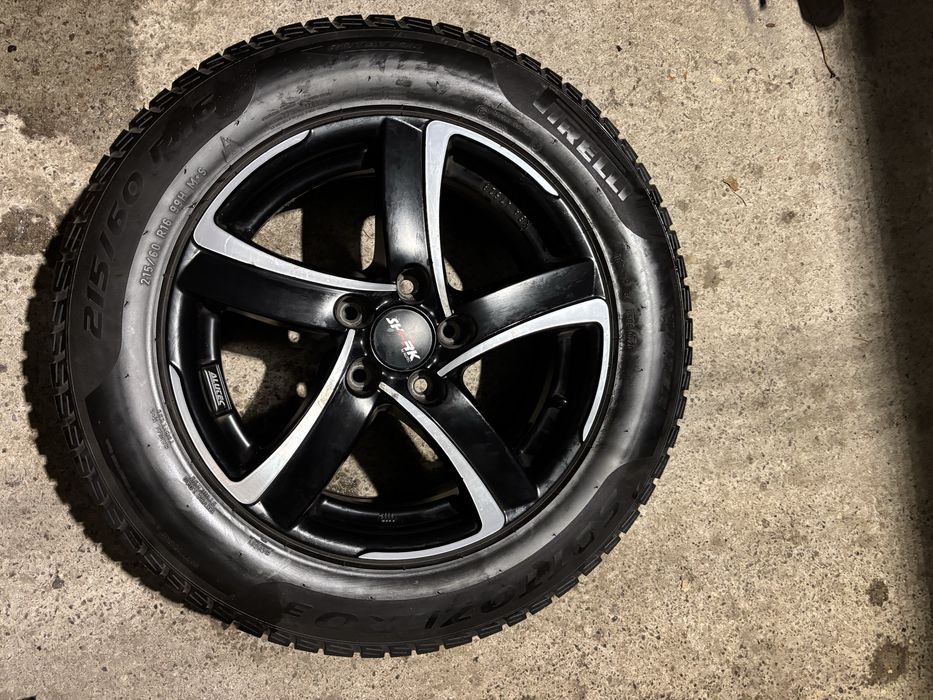 Felgi Alutec 16/7J/5x112 ET48 z oponami zimowymi Pirelli 215/60