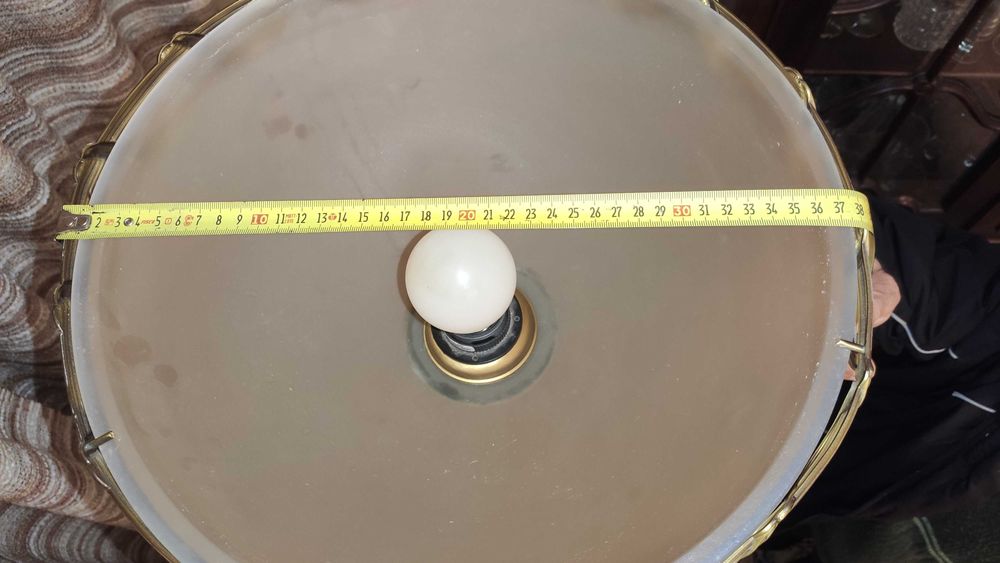 candeeiro de pé alto em metal