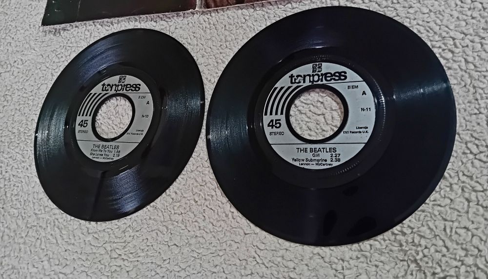 Plyty singlowe i 4 kasety The Beatles