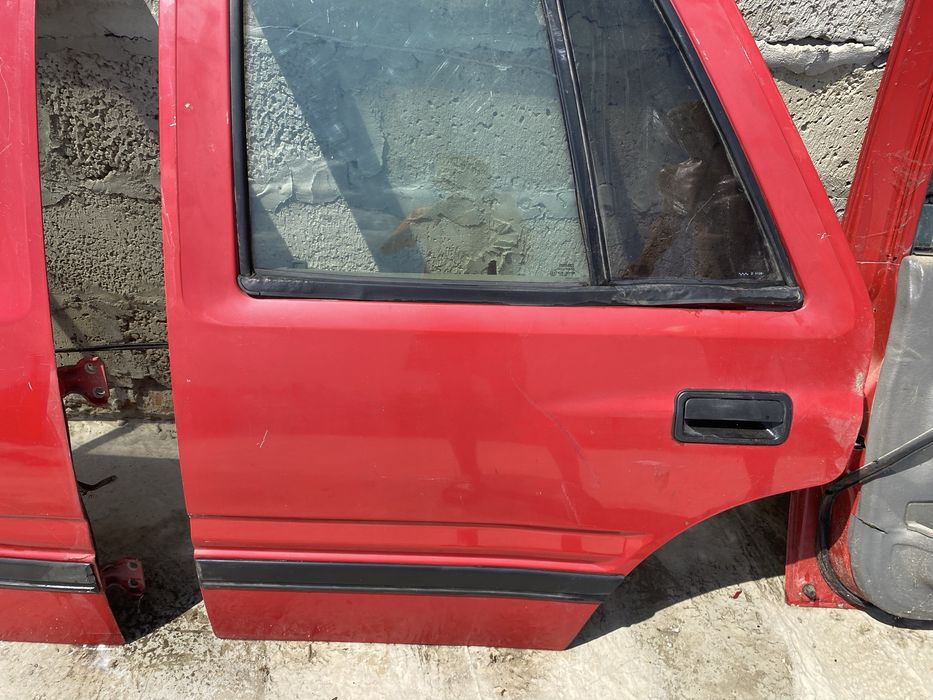 Двері до Опель форньери